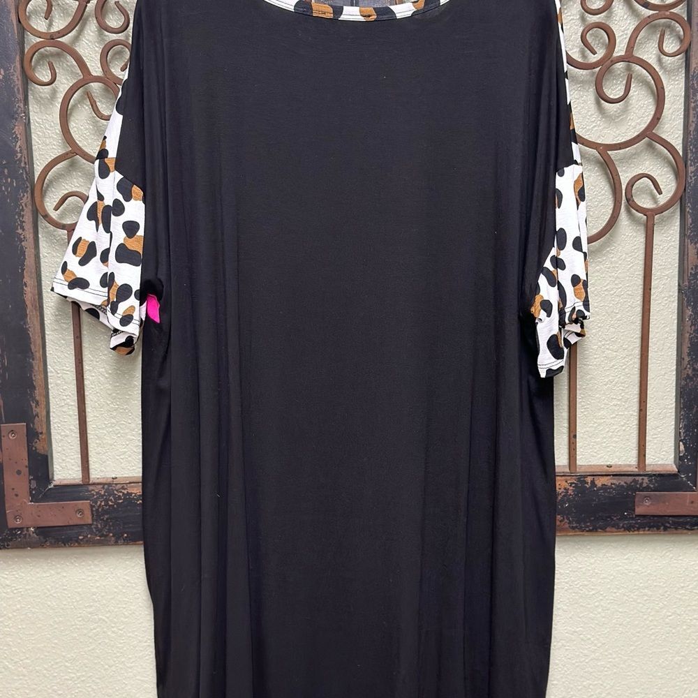 Heimish USA short sleeve leopard color block top - Picture 6 of 6